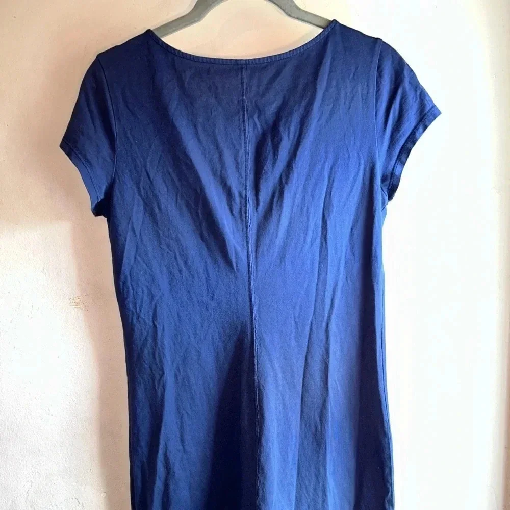 Lilly Pulitzer size small. Used. Good condition. Shift dress. Navy Blue.